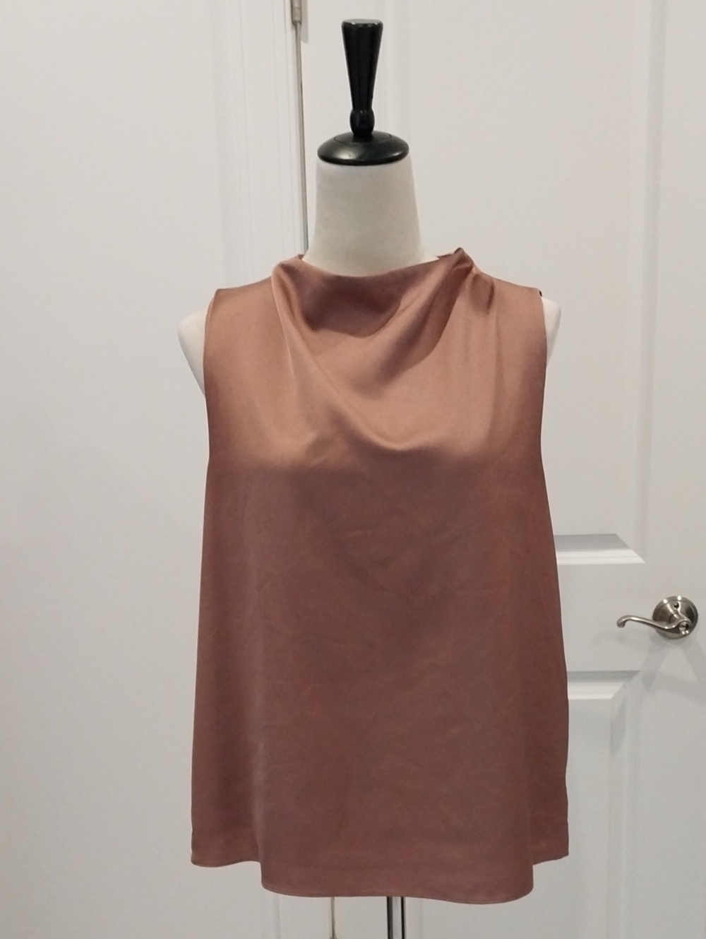 Ann Taylor Factory Satin Sleeveless Shell in Blush